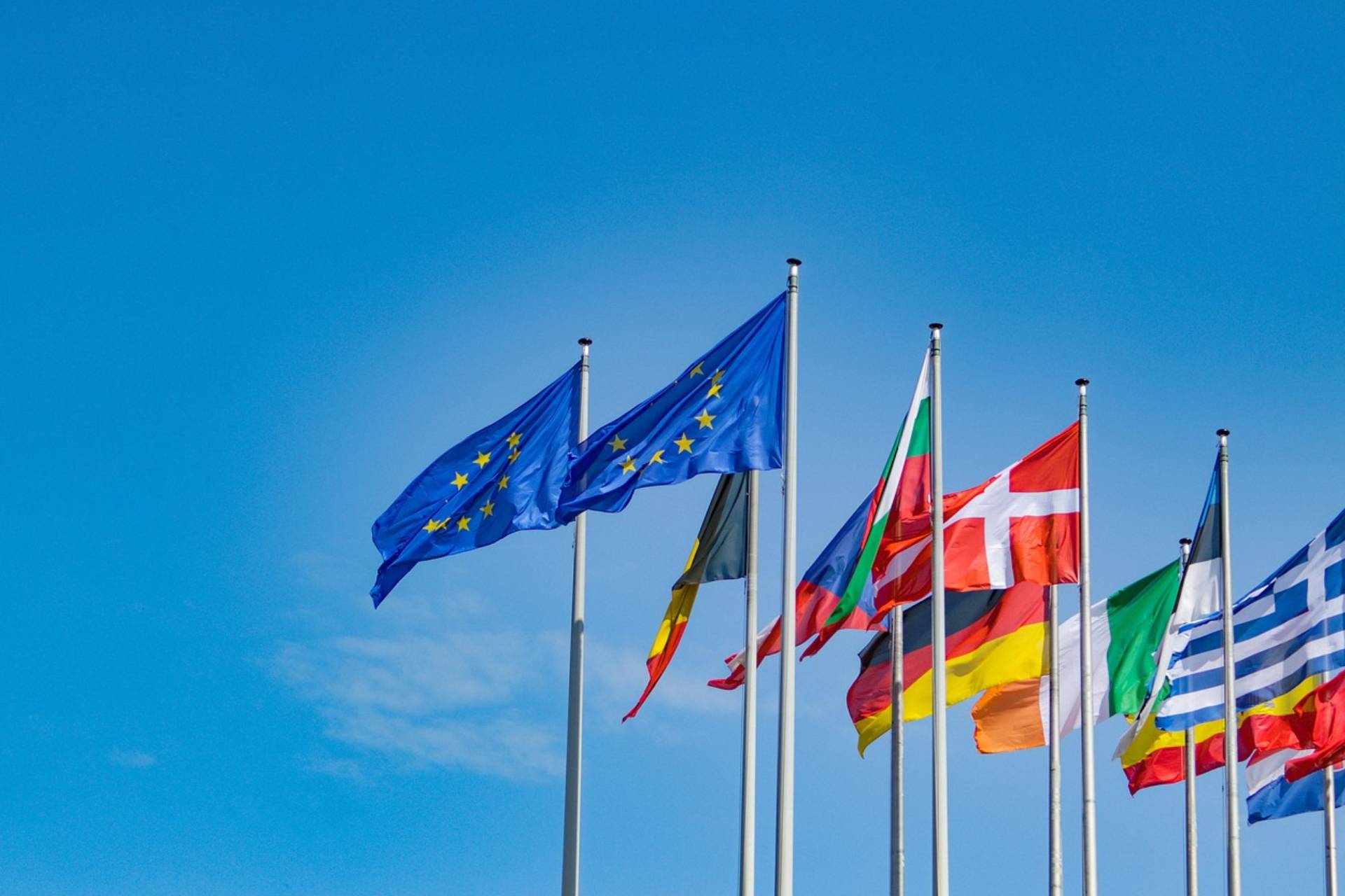 United we stand, Divided we fall